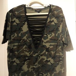 Low-cut oversized army print T-shirt